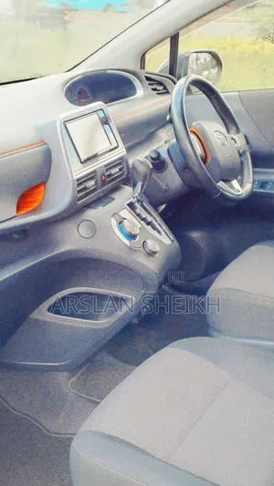 Toyota Sienta 2019