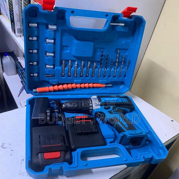 Makita 21v Heavy Duty Cordless Drill Driver With 2 Batteries