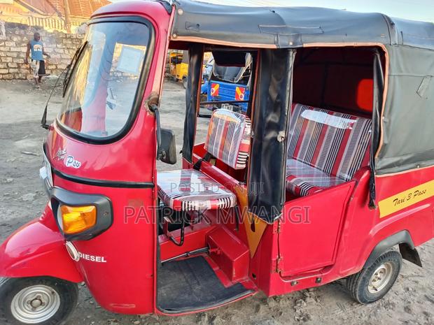 Piaggio Scooter 2024 Red - thumbnail 4