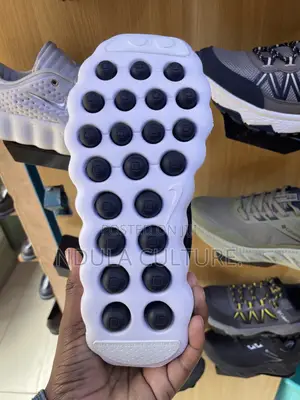 Nike Mind 002