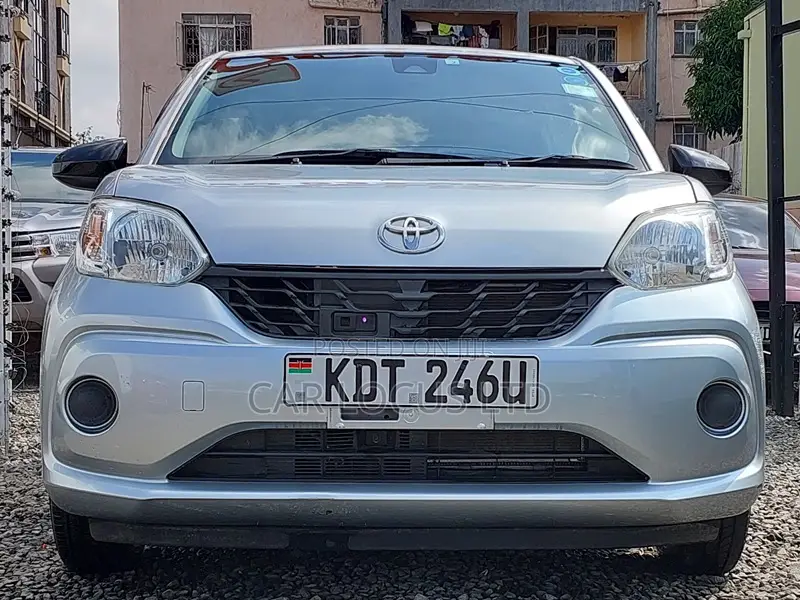 Toyota Passo 2018 Silver