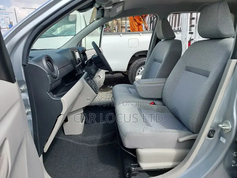 Toyota Passo 2018 Silver