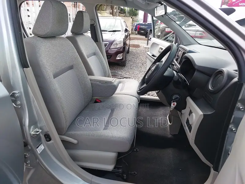 Toyota Passo 2018 Silver