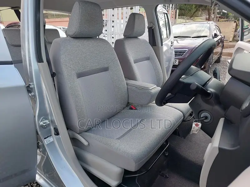 Toyota Passo 2018 Silver