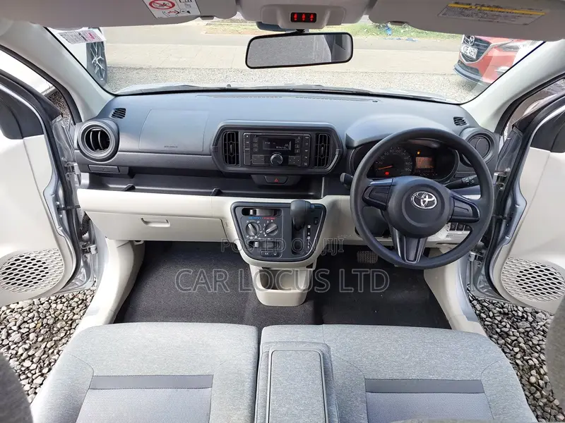 Toyota Passo 2018 Silver