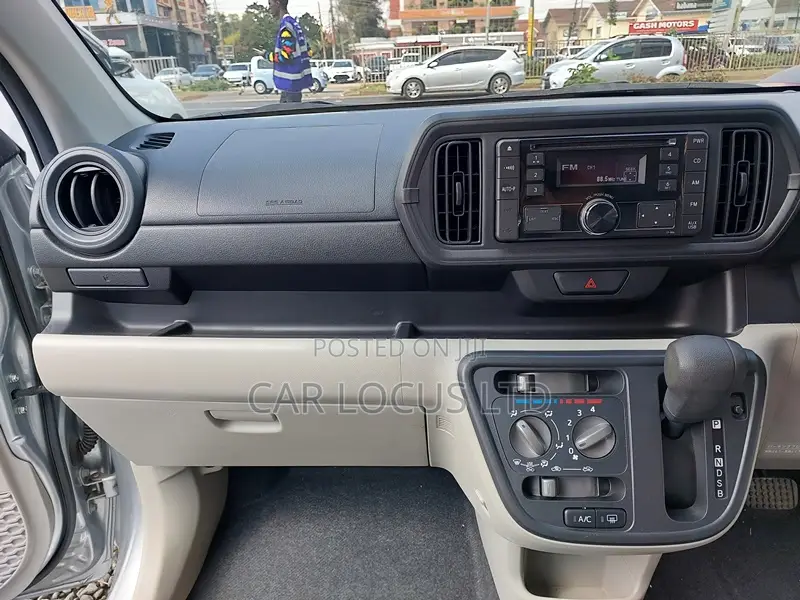 Toyota Passo 2018 Silver