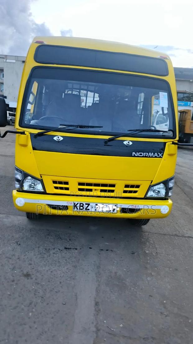 Isuzu NQR 2014 Yellow - thumbnail 3