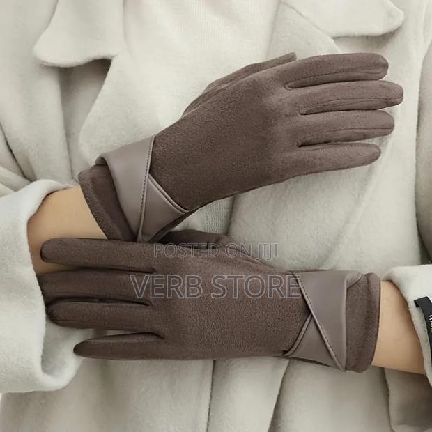 *Free Size Women's Warm Thermal Winter Gloves Soft Warm Lining