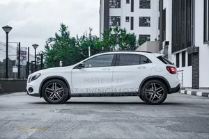 Mercedes-Benz GLA-Class 2019 White