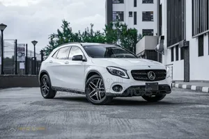 Mercedes-Benz GLA-Class 2019 White