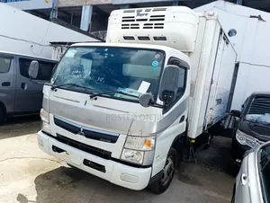 Mitsubishi Canter Freezer Body