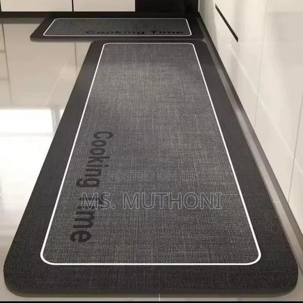 2pc Geometric Black and White Rubber Kitchen Runner Mats.