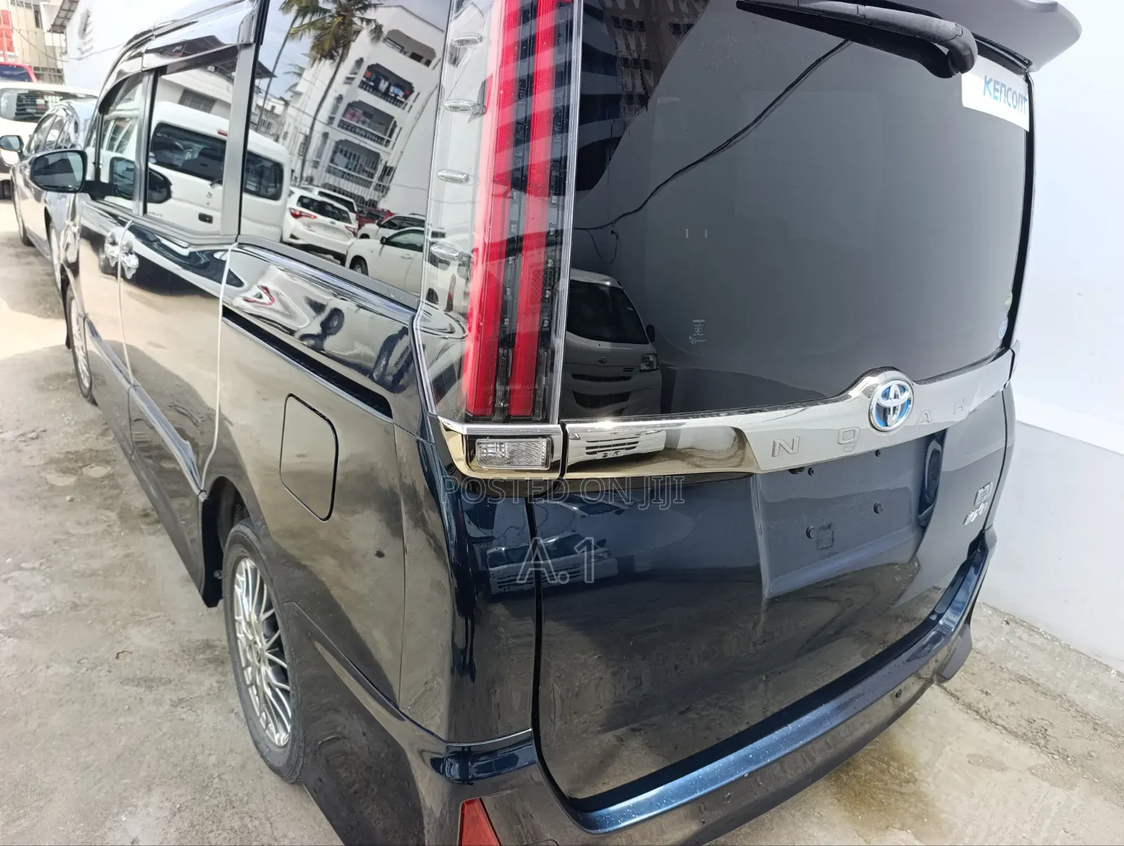 Toyota Noah 1.8 FWD Hybrid (7 seater) 2019 Blue