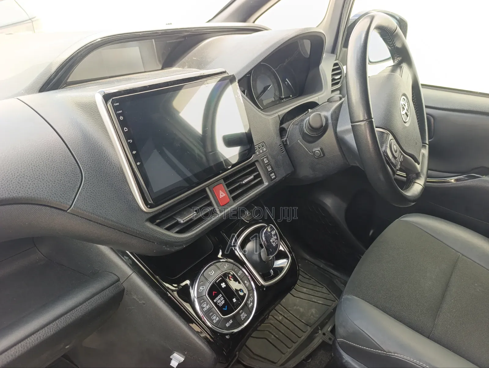 Toyota Noah 1.8 FWD Hybrid (7 seater) 2019 Blue