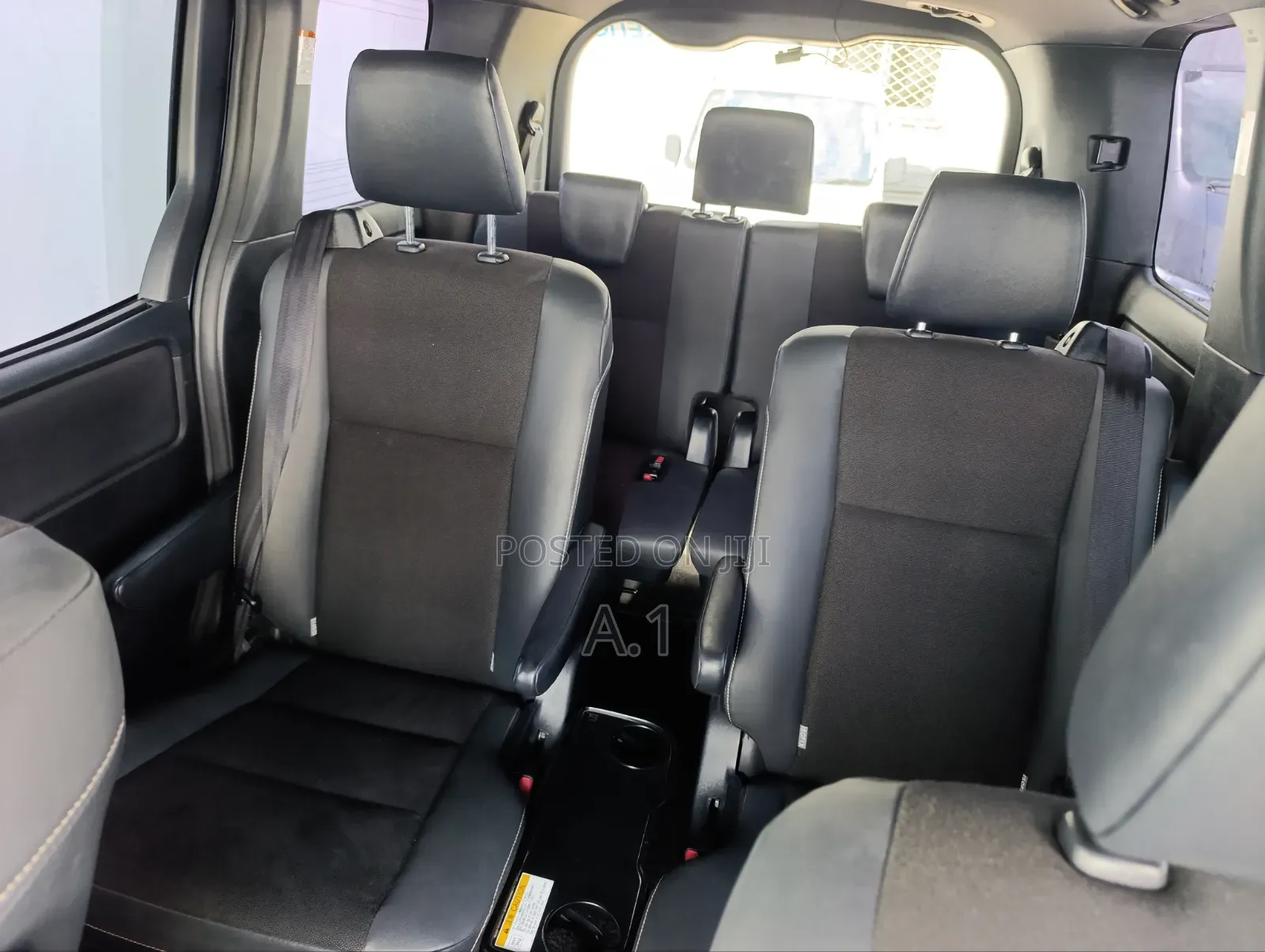 Toyota Noah 1.8 FWD Hybrid (7 seater) 2019 Blue
