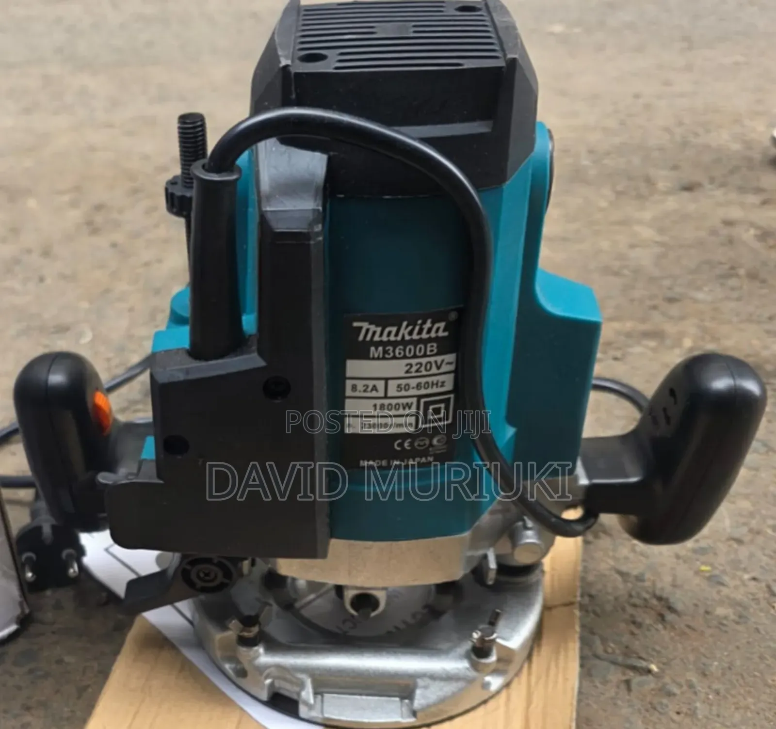 Makita Heavy Duty Wood Router – Powerful Performance.