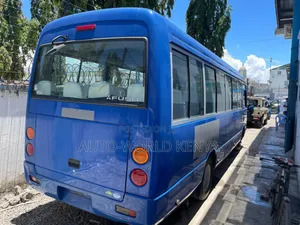 Mitsubishi Fuso Rosa 2018 Blue