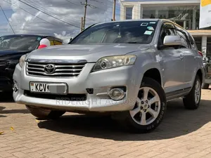 Toyota Vanguard 2012 Silver