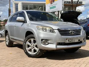 Toyota Vanguard 2012 Silver