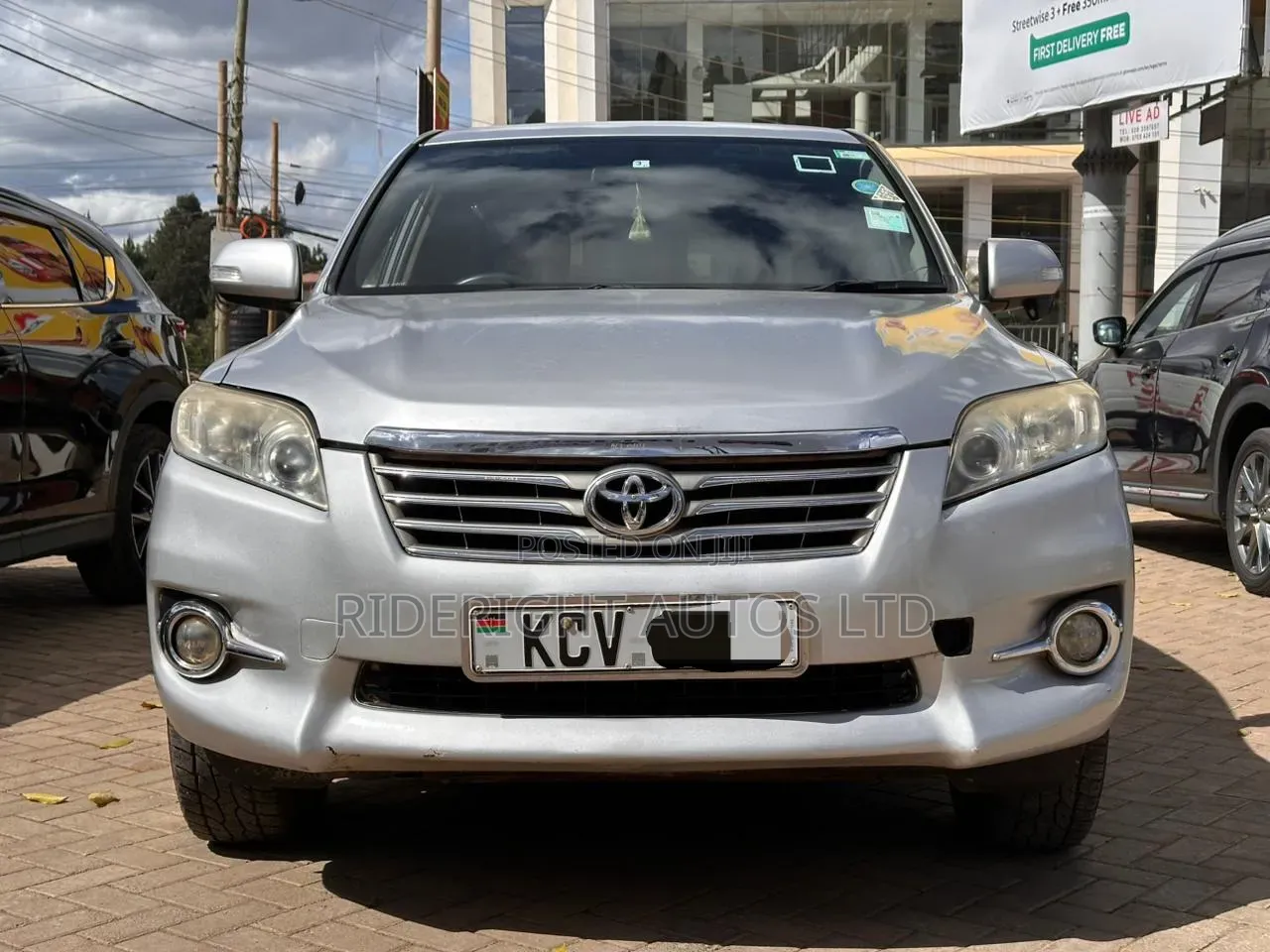 Toyota Vanguard 2012 Silver