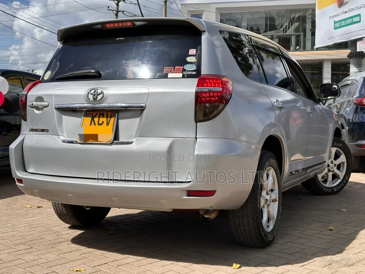 Toyota Vanguard 2012 Silver