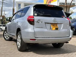 Toyota Vanguard 2012 Silver