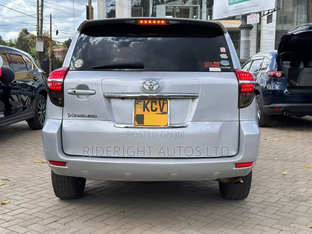 Toyota Vanguard 2012 Silver