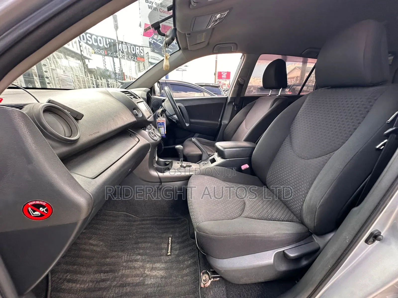 Toyota Vanguard 2012 Silver