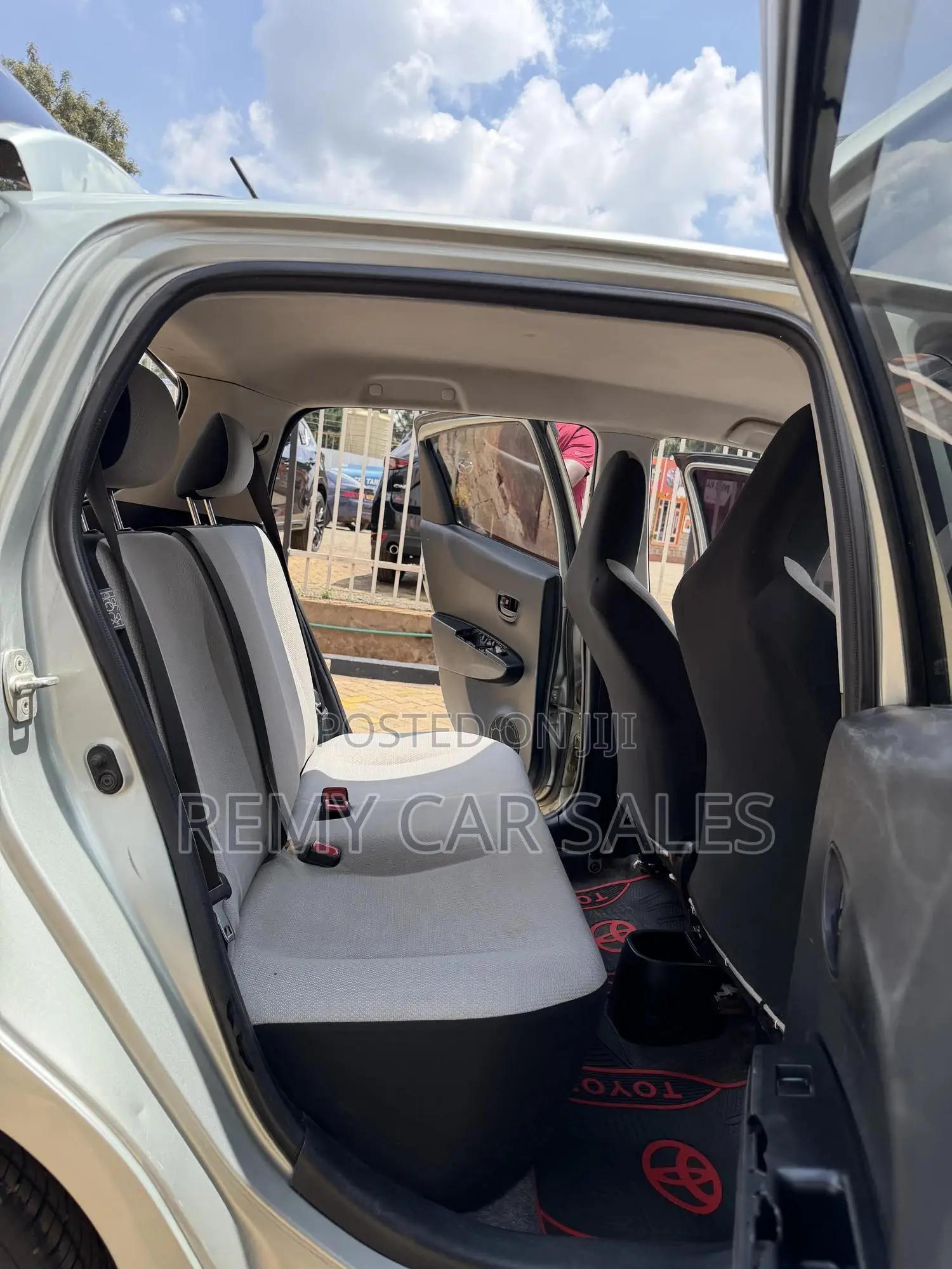 Toyota Vitz 2012 Green