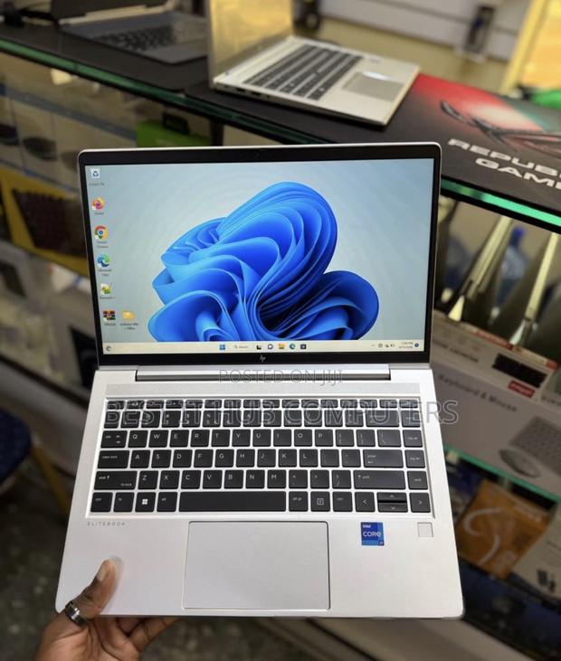 Laptop HP EliteBook 840 G10 16GB Intel Core i7 SSD 256GB