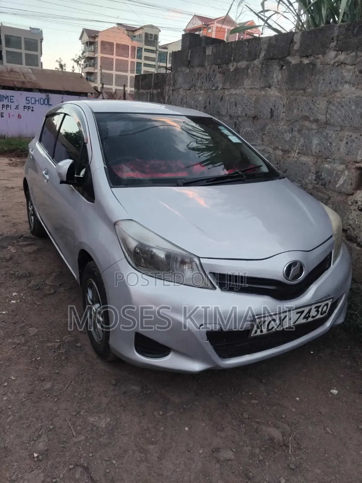 Toyota Vitz 1.0 FWD 5dr 2013 Silver