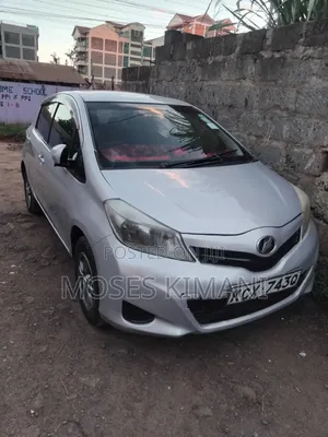 Toyota Vitz 1.0 FWD 5dr 2013 Silver