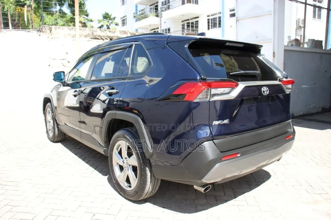 Toyota RAV4 2020 Blue