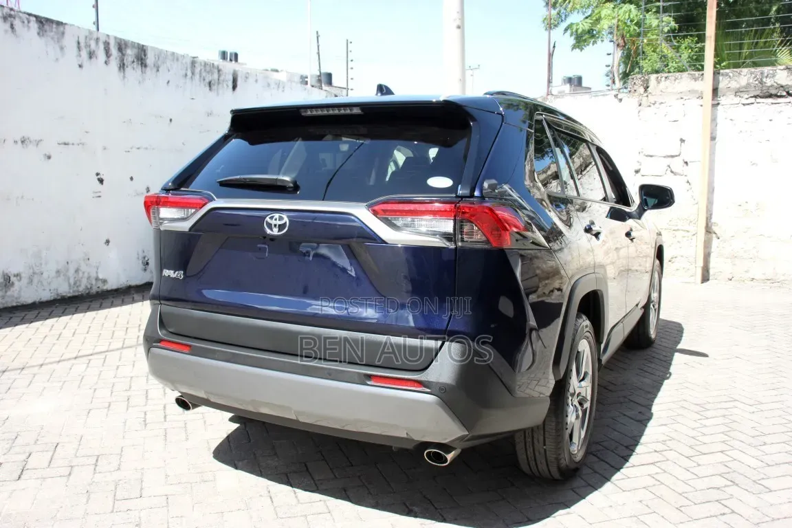 Toyota RAV4 2020 Blue