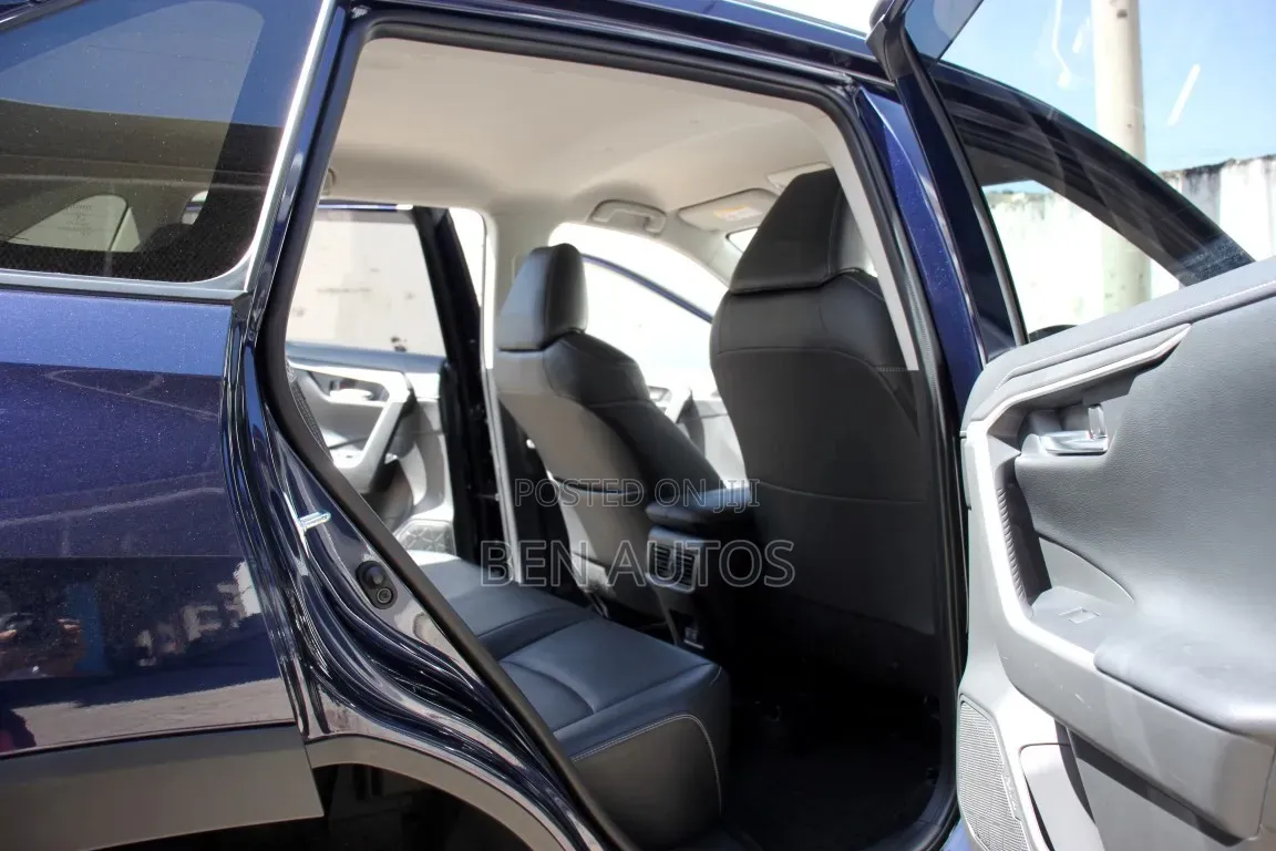 Toyota RAV4 2020 Blue