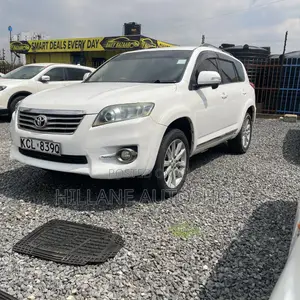 Toyota Vanguard 2010 White