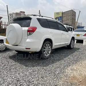 Toyota Vanguard 2010 White
