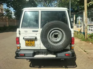 Toyota Land Cruiser 2012 White