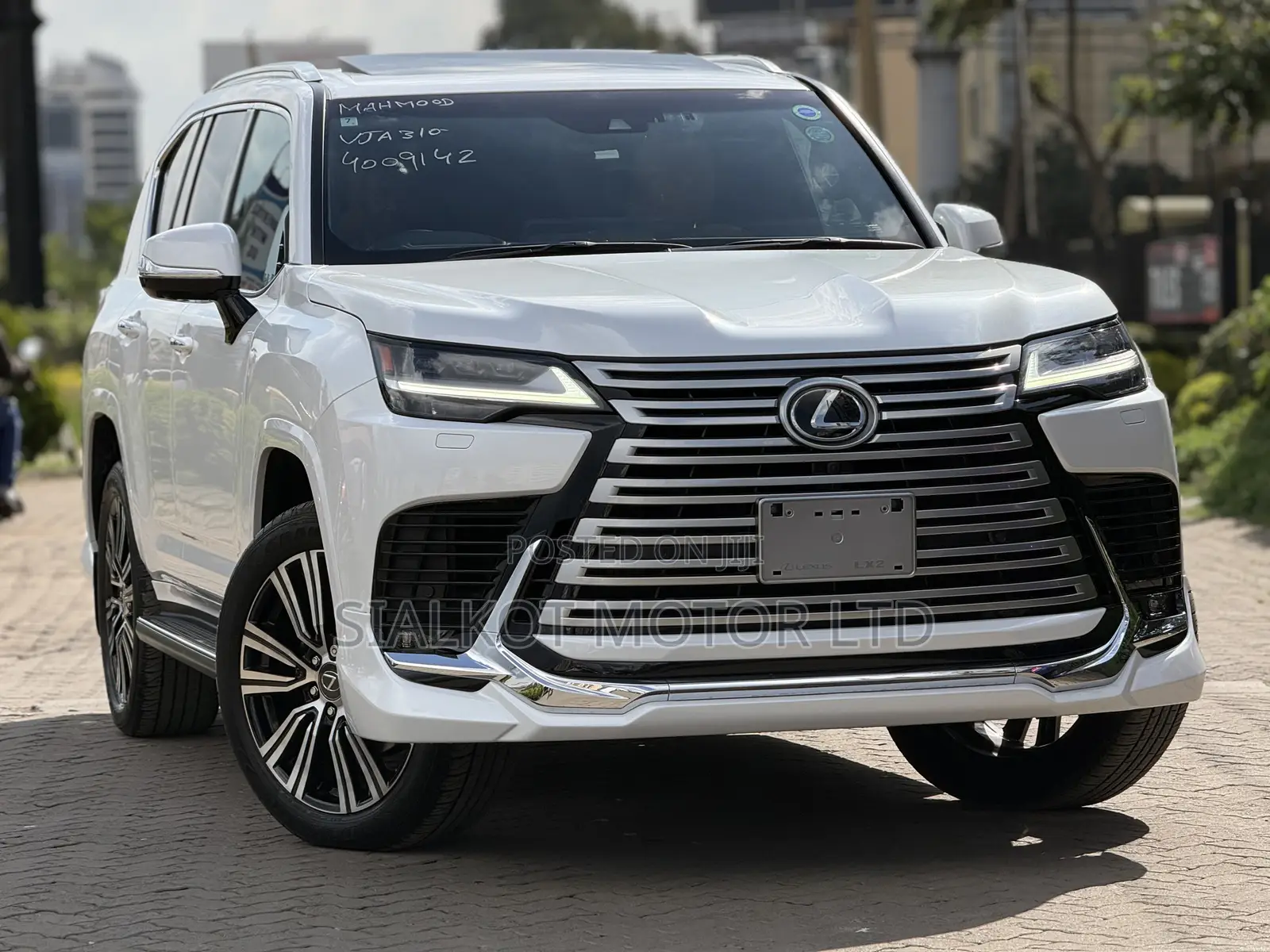 Lexus LX 600 2022 White