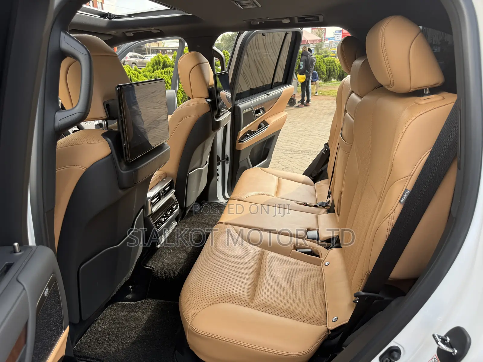 Lexus LX 600 2022 White