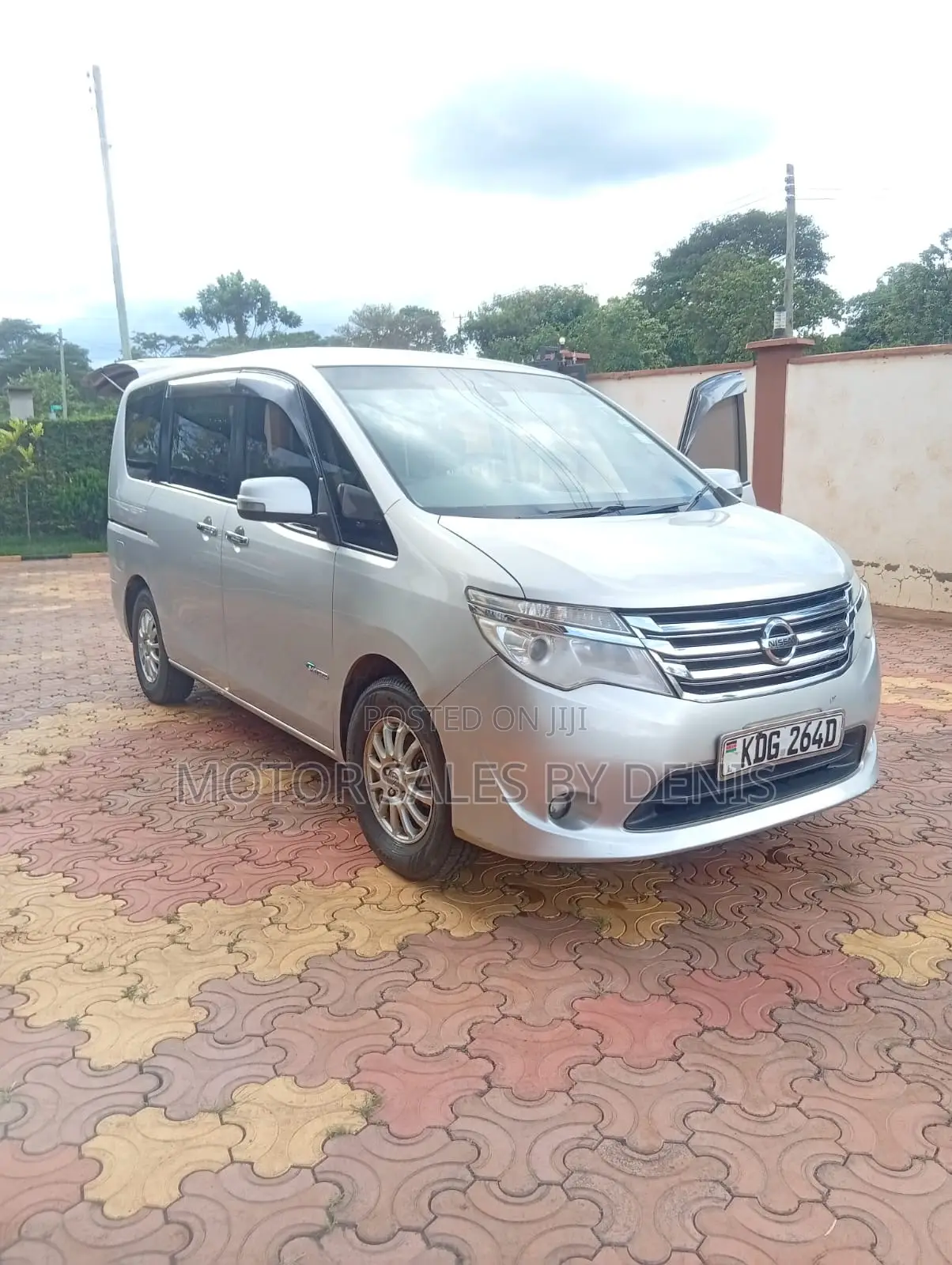 Nissan Serena 2014 Silver