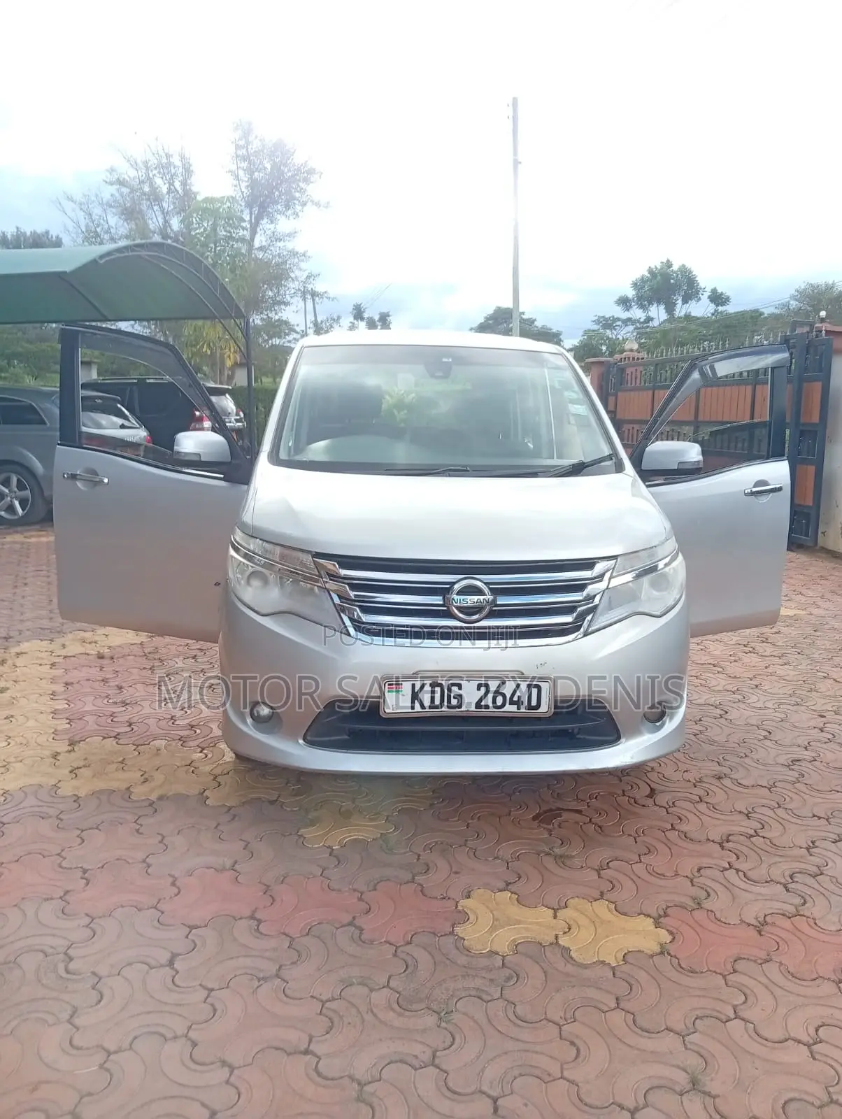 Nissan Serena 2014 Silver