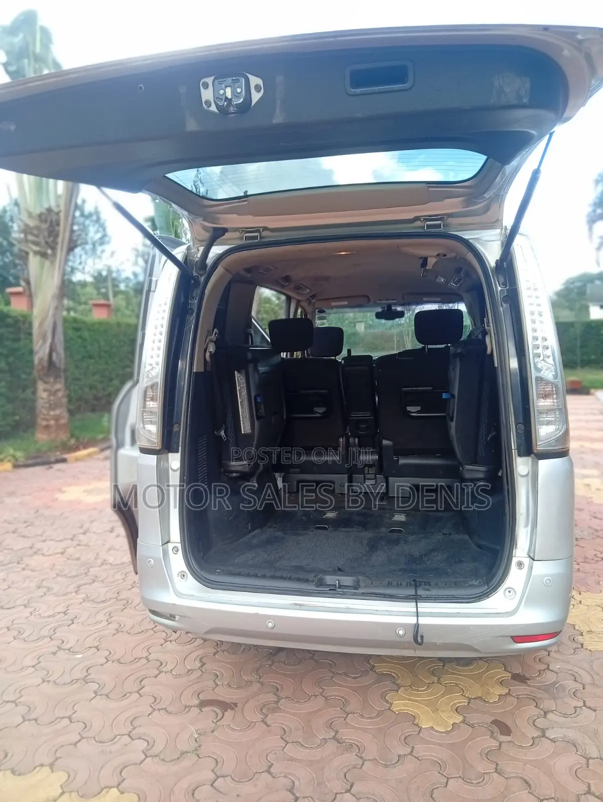 Nissan Serena 2014 Silver