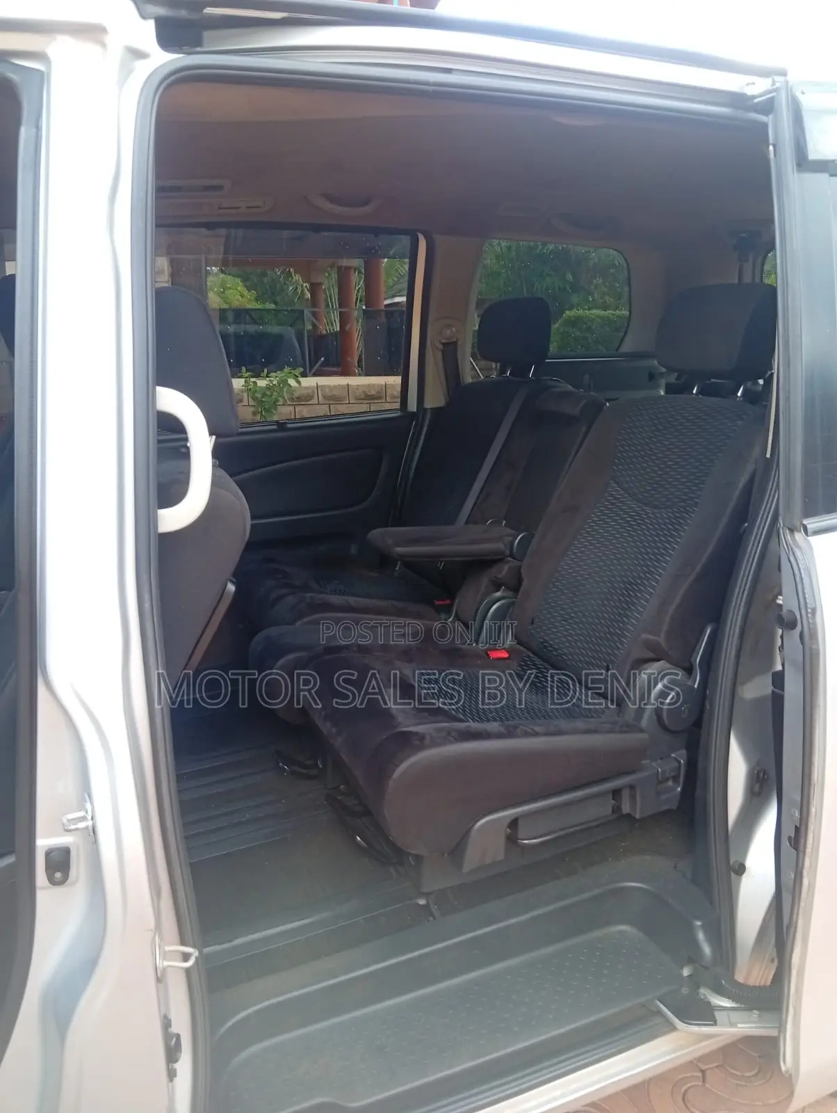 Nissan Serena 2014 Silver