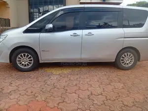 Nissan Serena 2014 Silver
