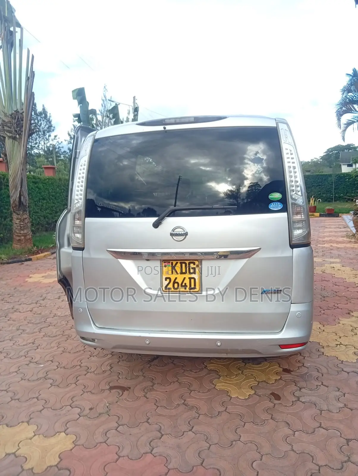 Nissan Serena 2014 Silver