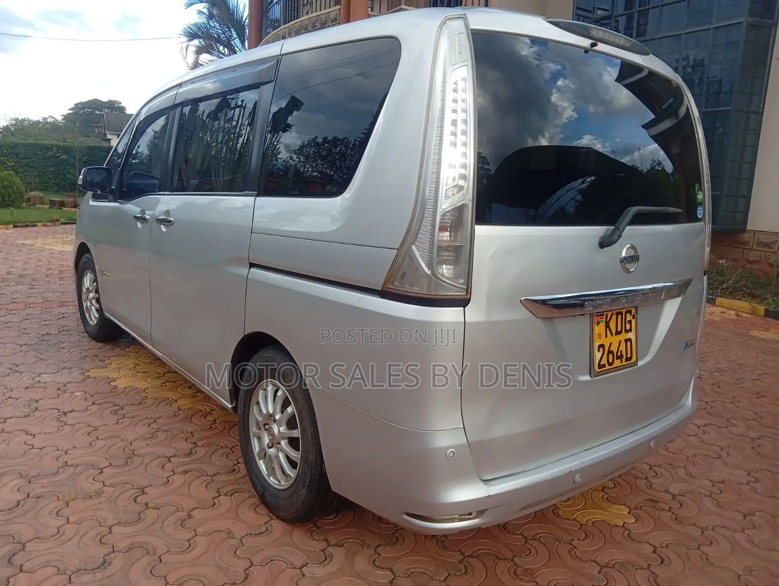 Nissan Serena 2014 Silver