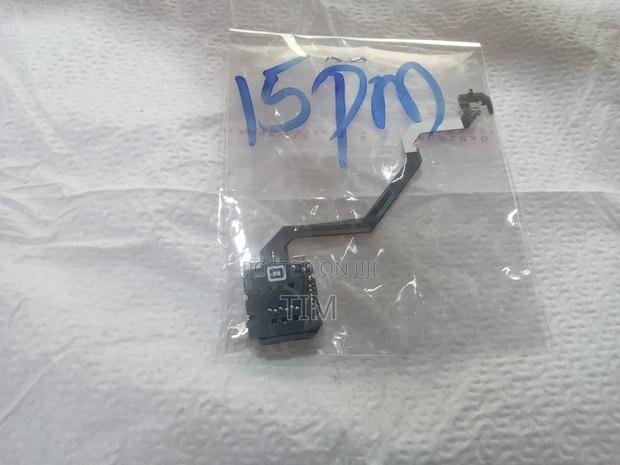 iPhone 15 Pro Max Simcard Reader - main view