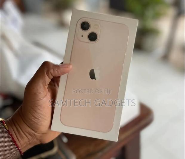 New Apple iPhone 13 128 GB Gold - main view