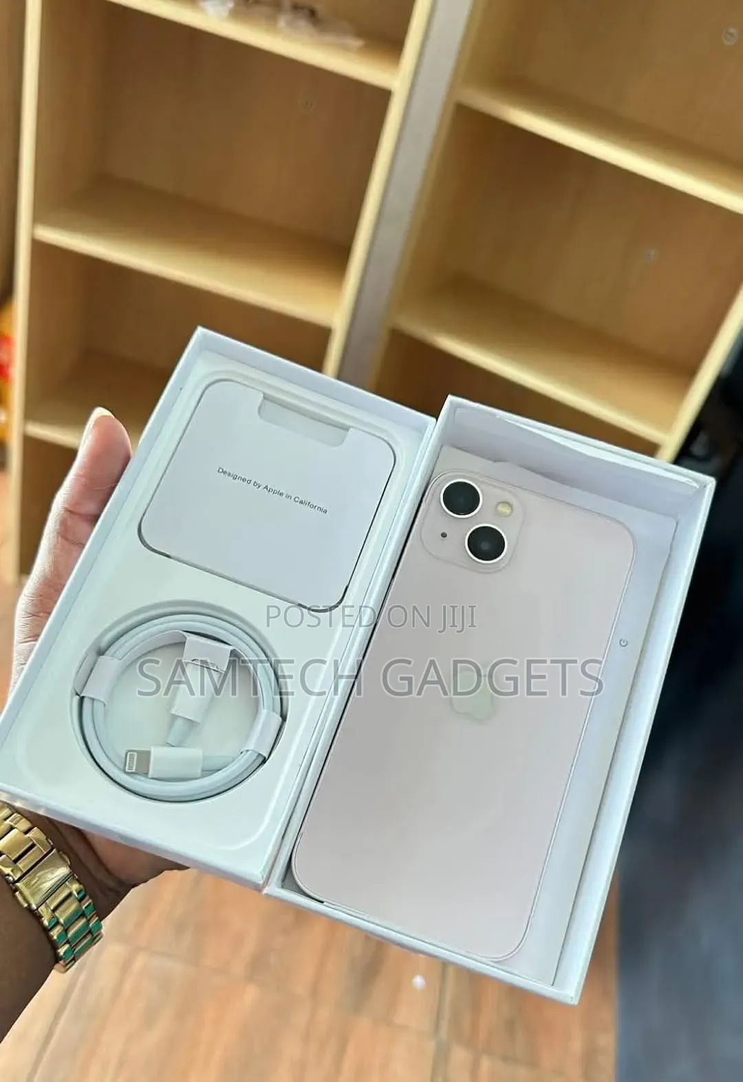 New Apple iPhone 13 128 GB Gold
